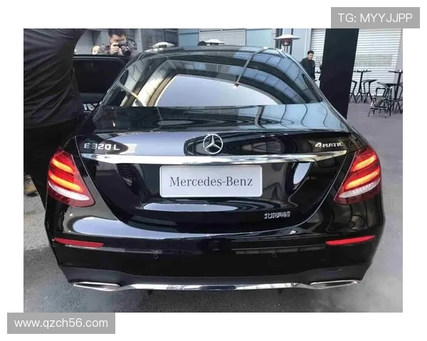 代言奔驰的足球明星背后的故事与荣耀之路揭秘